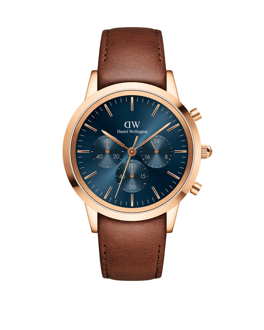 Daniel Wellington DW00100639 watch for man with a blue dial and fur strap.